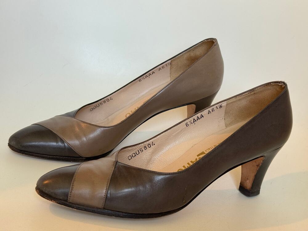 Salvatore Ferragamo Clarissa Cap Toe Pumps Patent Leather 6.5 AAA Vtg 6.5AAA